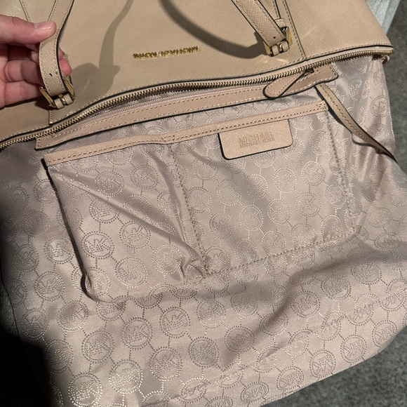 Michael Kors Purse - Picture 4 of 8